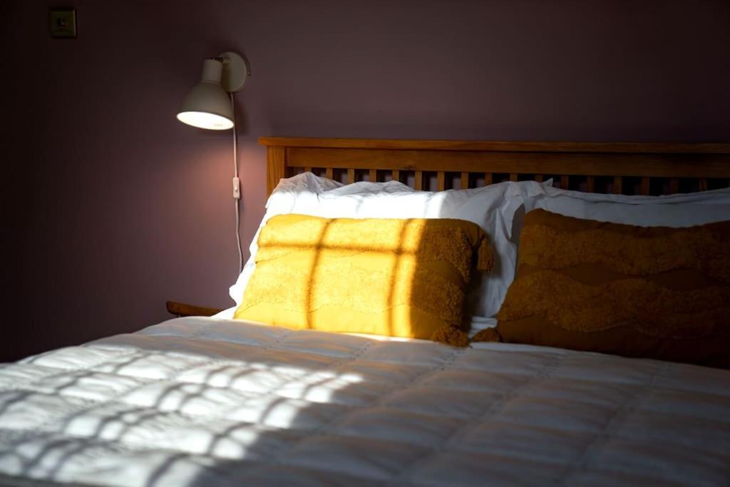 דיל Northdene Cottage - Cosy Old Fisherman'S Cottage Two Mins From Sea - Free Parking - Wood Burning Stove - Roll Top Bath - Dog Friendly מראה חיצוני תמונה