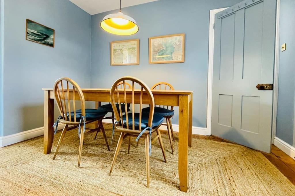 דיל Northdene Cottage - Cosy Old Fisherman'S Cottage Two Mins From Sea - Free Parking - Wood Burning Stove - Roll Top Bath - Dog Friendly מראה חיצוני תמונה