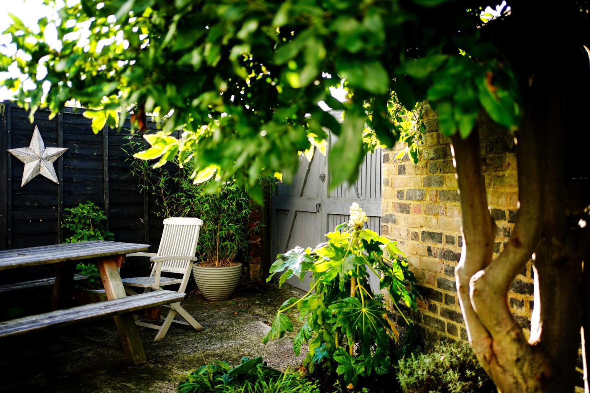 דיל Northdene Cottage - Cosy Old Fisherman'S Cottage Two Mins From Sea - Free Parking - Wood Burning Stove - Roll Top Bath - Dog Friendly מראה חיצוני תמונה