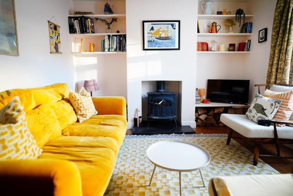 דיל Northdene Cottage - Cosy Old Fisherman'S Cottage Two Mins From Sea - Free Parking - Wood Burning Stove - Roll Top Bath - Dog Friendly מראה חיצוני תמונה